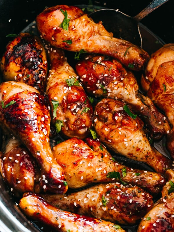 close up of chicken drumsticks glazed with honey sriracha sauce