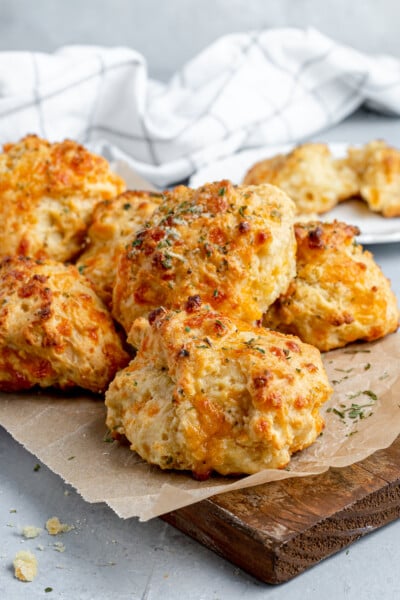 The Best Red Lobster Biscuits Recipe | Easy Weeknight Recipes