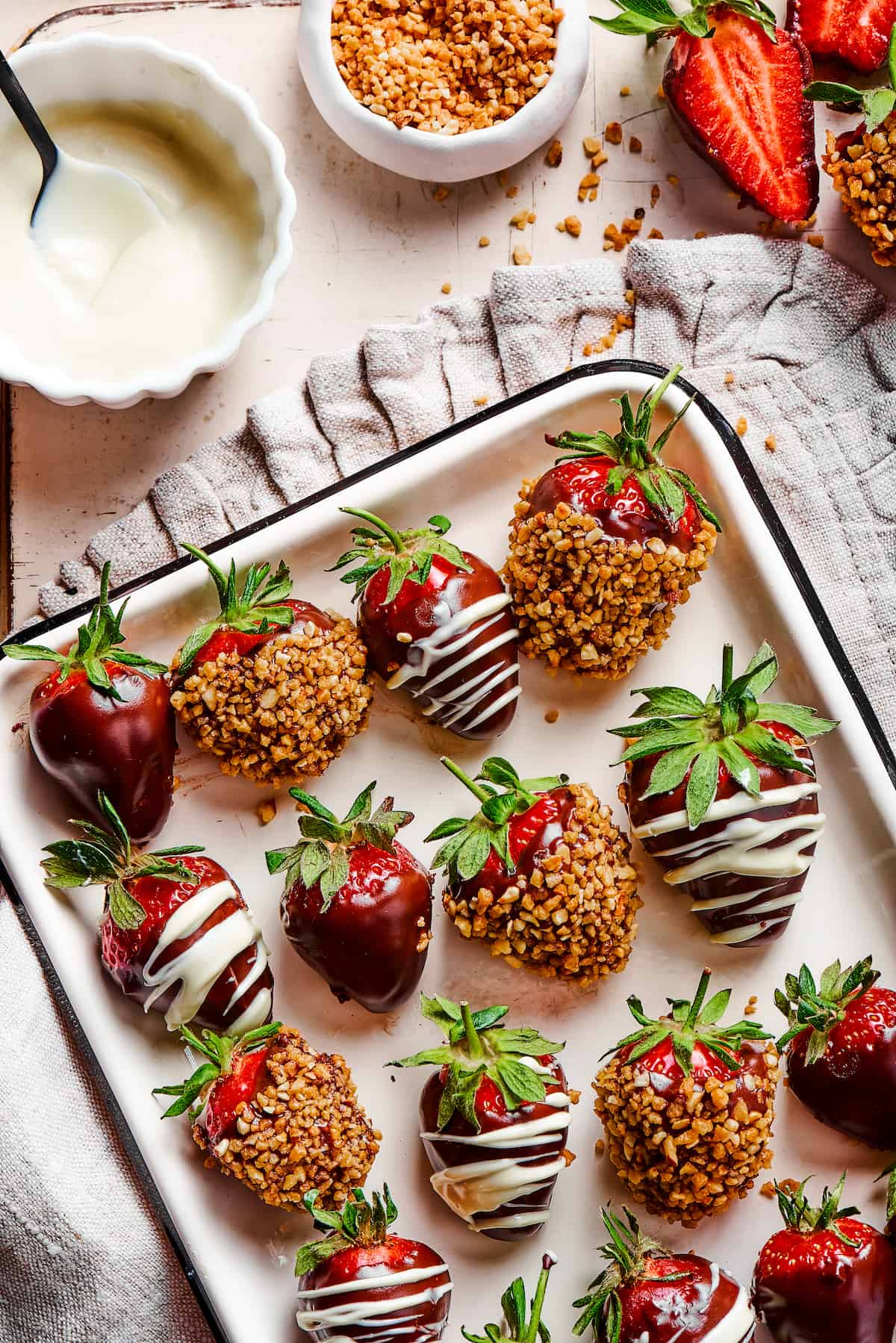 Easy Chocolate Dipped Strawberries  