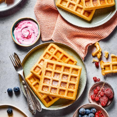 https://easyweeknightrecipes.com/wp-content/uploads/2022/11/Homemade-Waffles43923-500x500.jpg