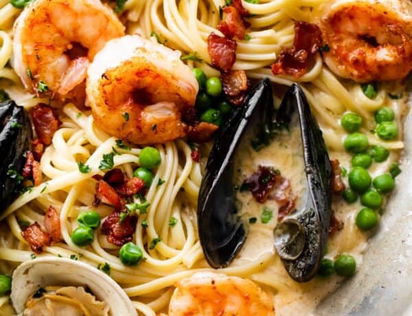 linguine, shrimp, mussels, bacon bits, and green peas tossed in a rich and creamy sauce.
