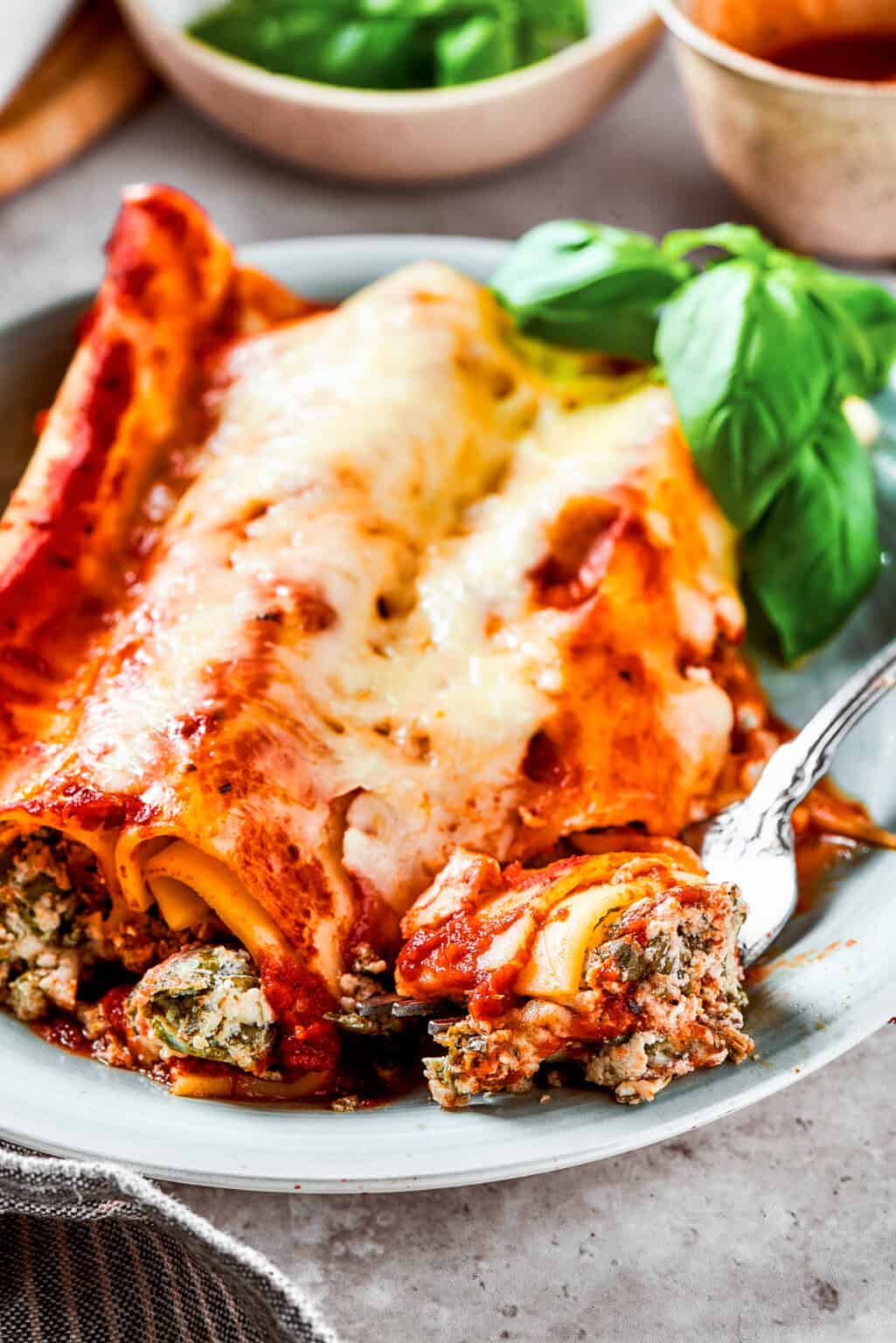 Cheesy Spinach Stuffed Manicotti Easy Weeknight Recipes