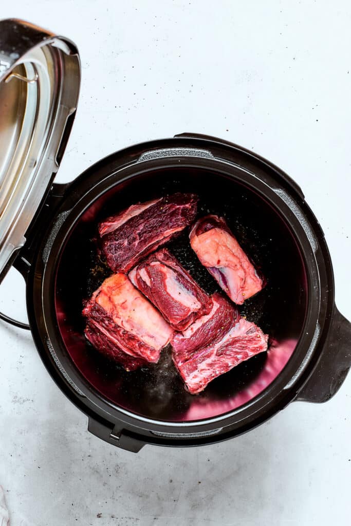 Raw short ribs in an Instant Pot.