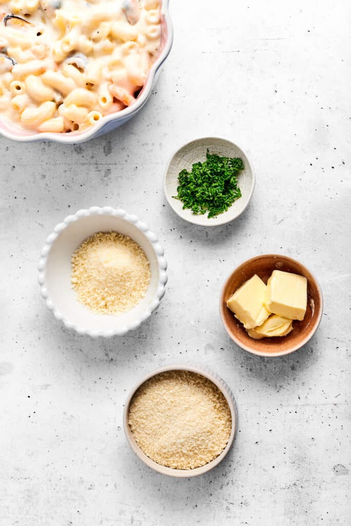 Parmesan breadcrumb mixture for seafood mac and cheese
