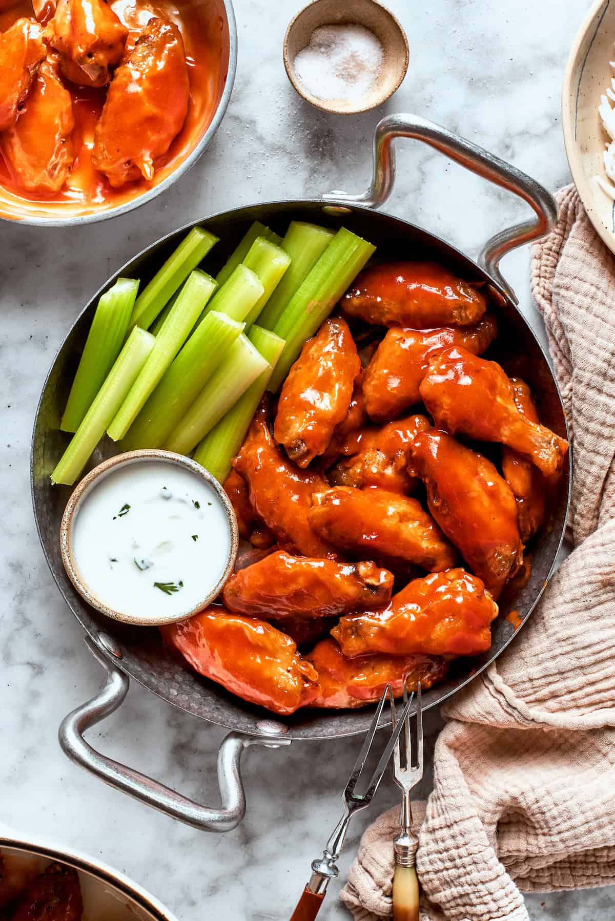 https://easyweeknightrecipes.com/wp-content/uploads/2024/05/Buffalo-Wings_0009.jpg?utm_source=chatgpt.com