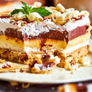 A side view of sex in a pan dessert with all the layers showing.