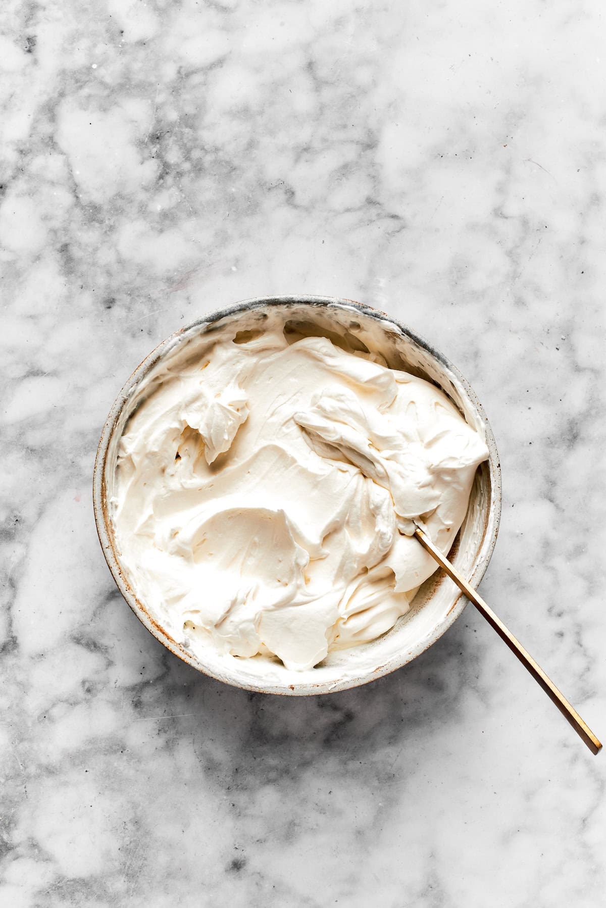 Cinnamon roll cheesecake frosting in a bowl.